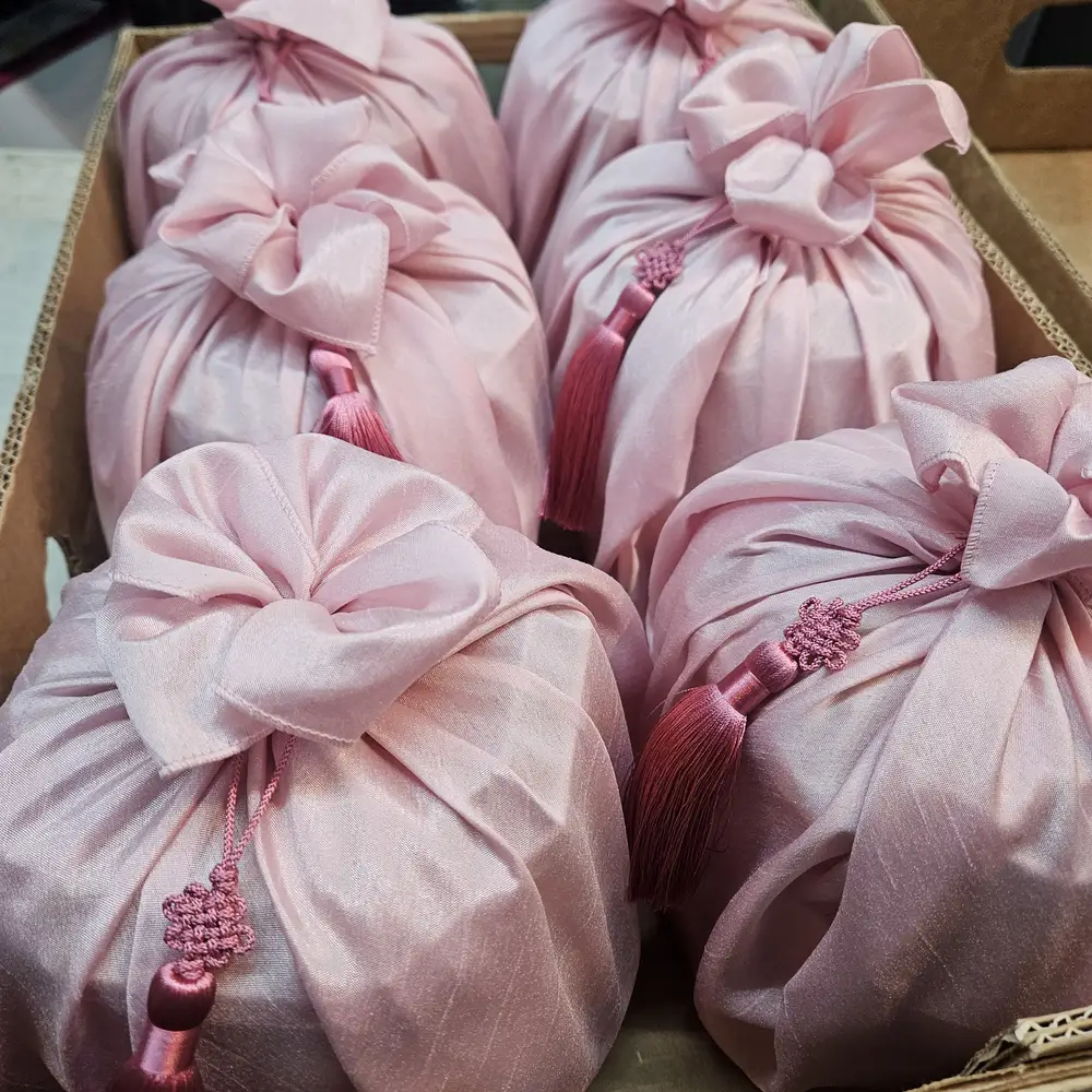 고급도시락 보자기 포장 여러 개 배치